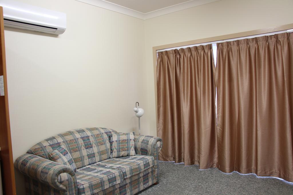 The Pioneer Way Motel Спрингвуд Экстерьер фото