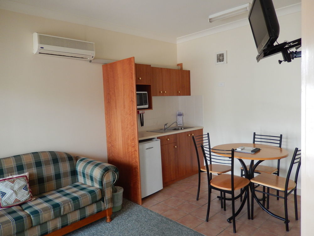 The Pioneer Way Motel Спрингвуд Экстерьер фото