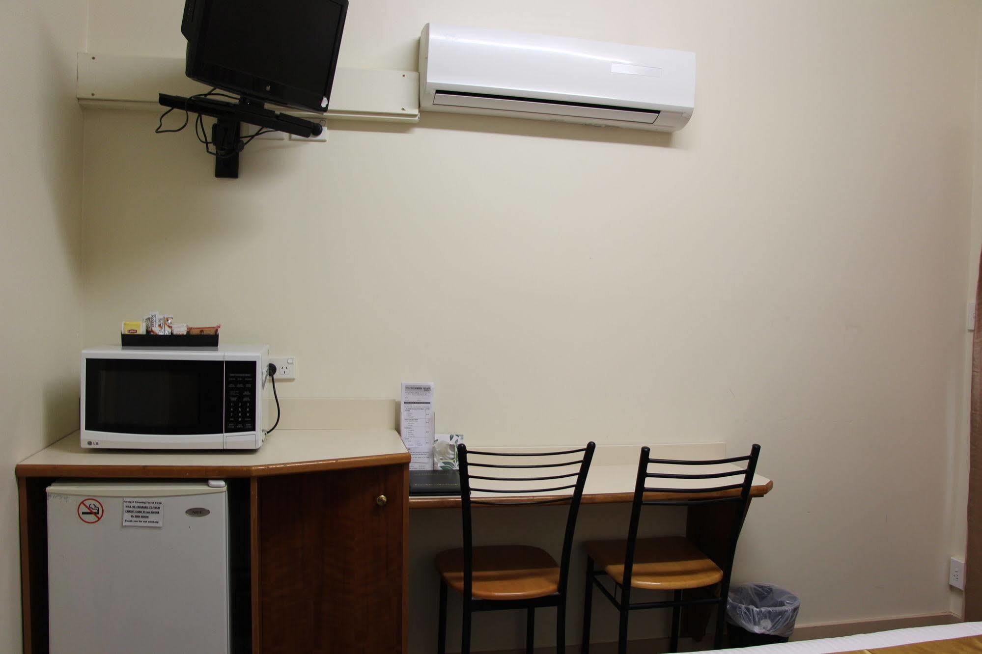 The Pioneer Way Motel Спрингвуд Экстерьер фото