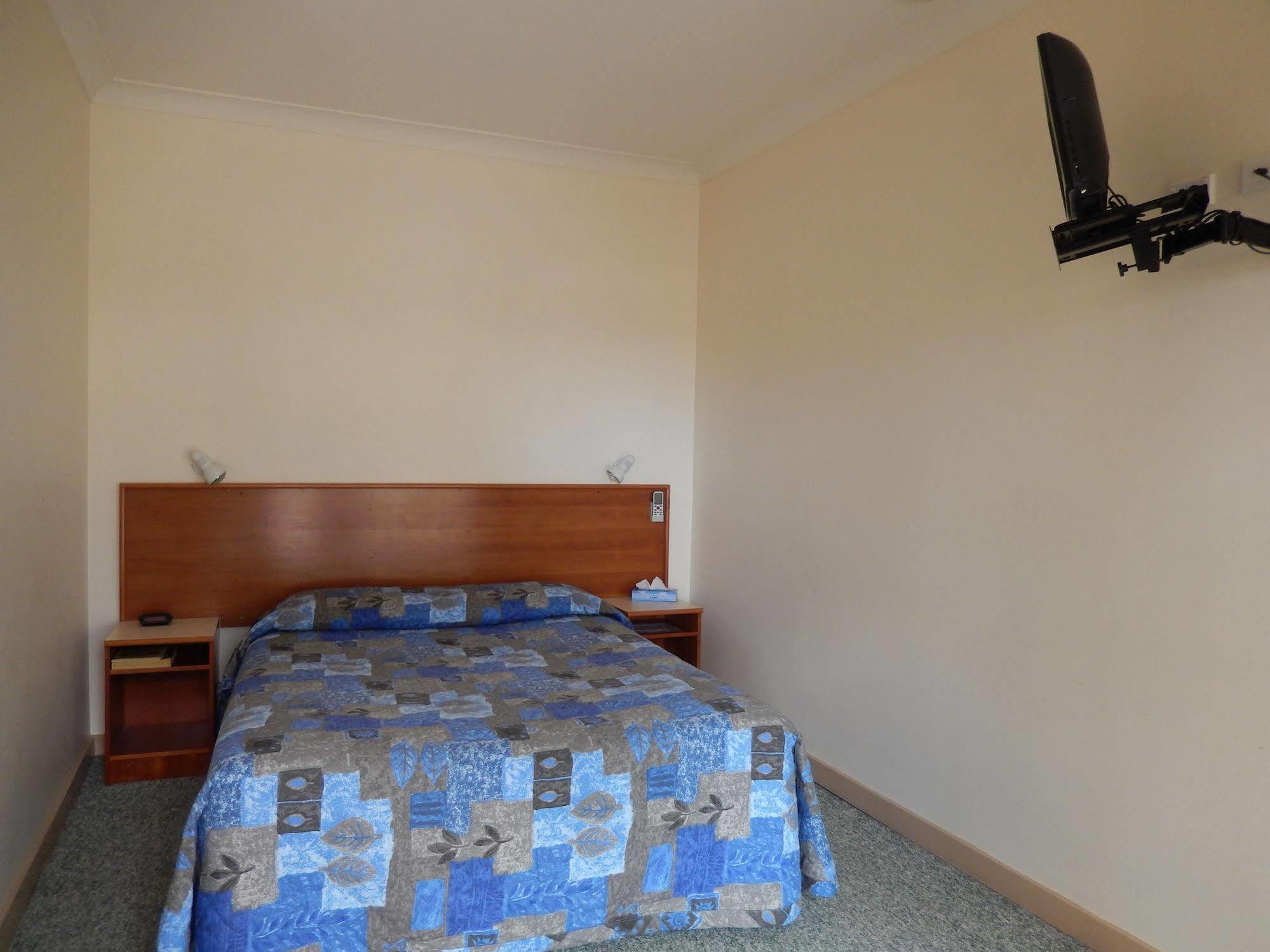The Pioneer Way Motel Спрингвуд Экстерьер фото