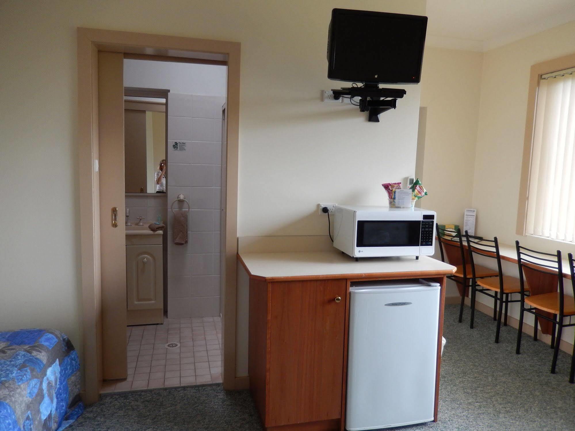 The Pioneer Way Motel Спрингвуд Экстерьер фото