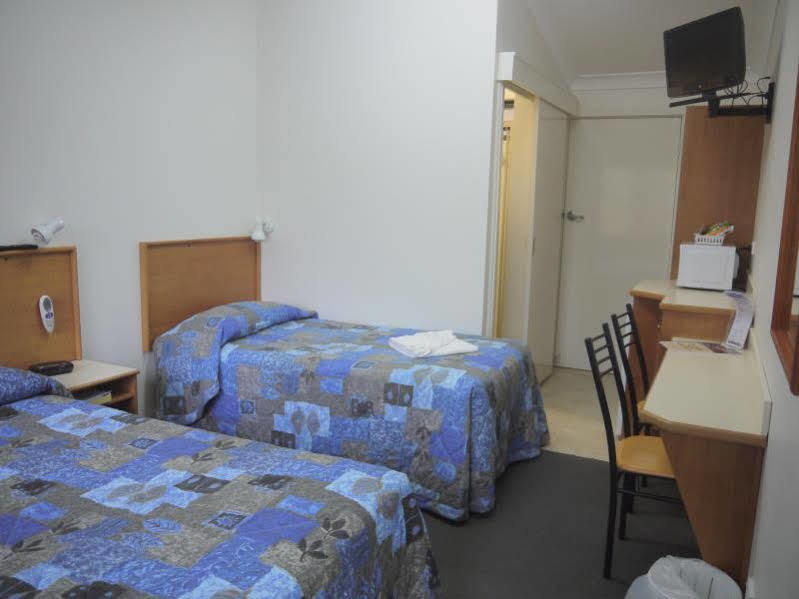 The Pioneer Way Motel Спрингвуд Экстерьер фото