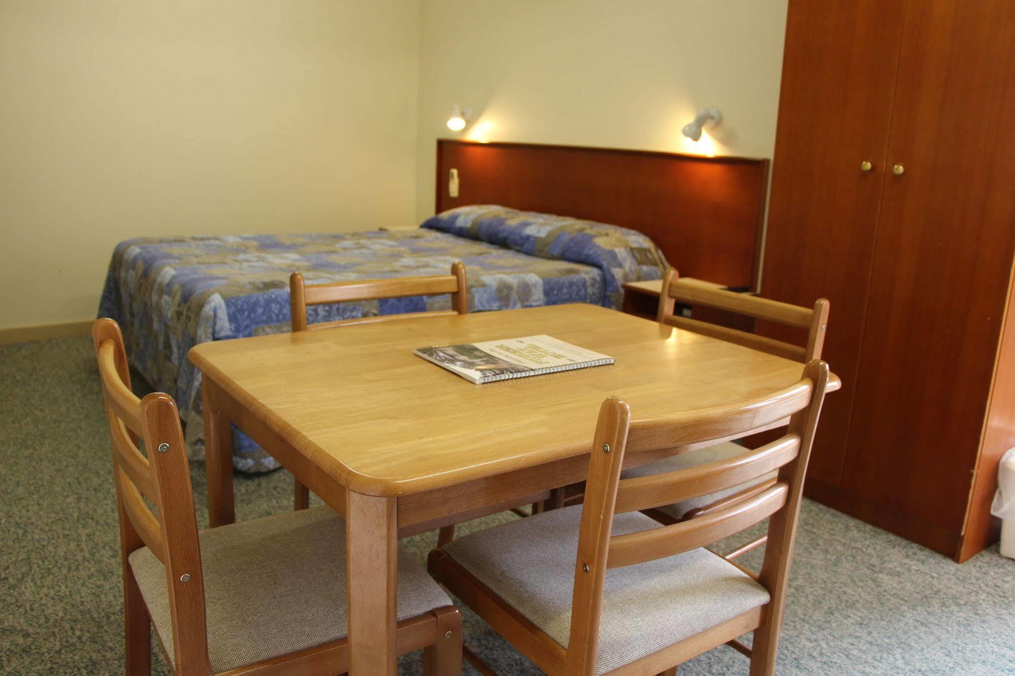 The Pioneer Way Motel Спрингвуд Экстерьер фото