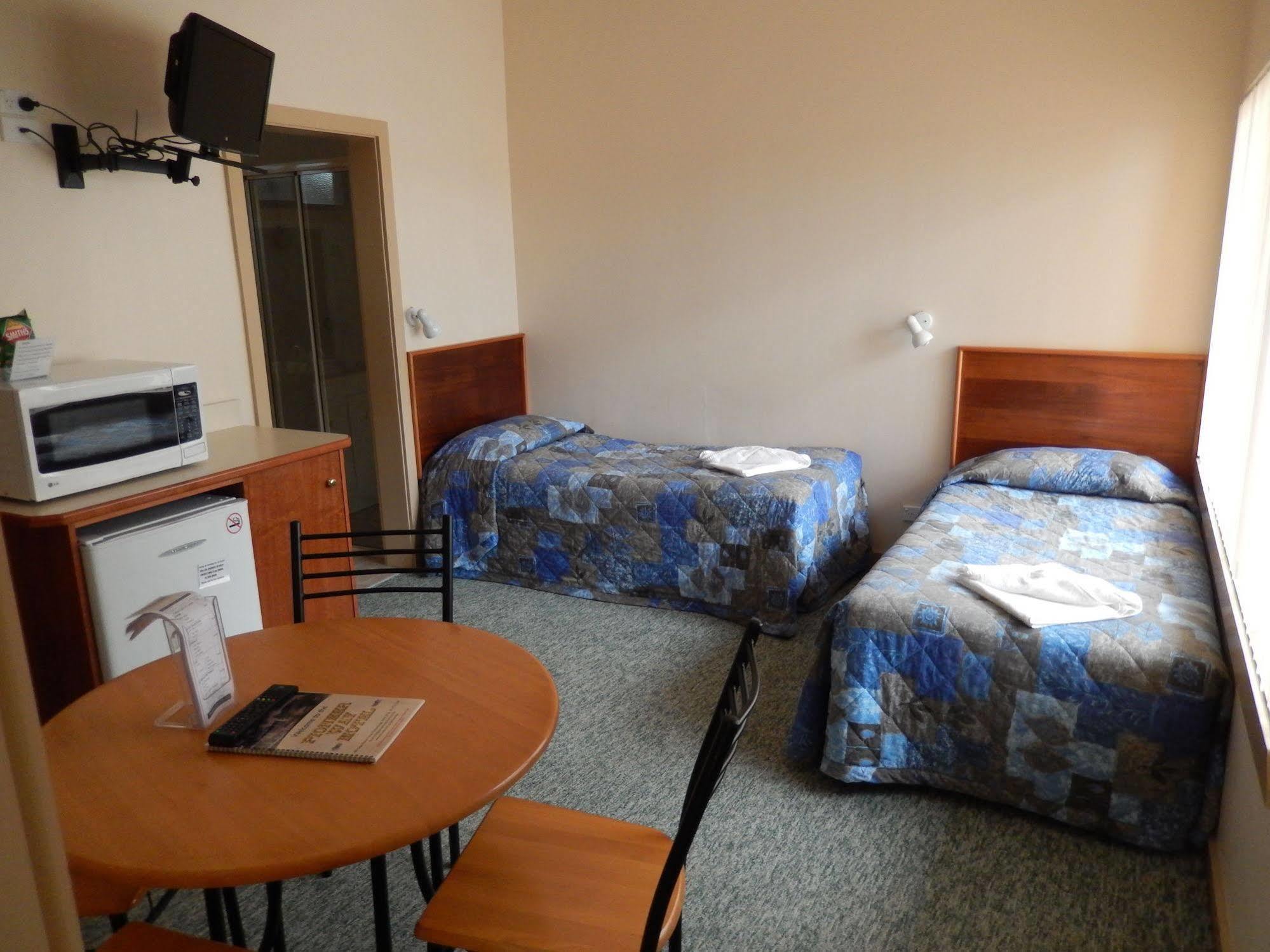The Pioneer Way Motel Спрингвуд Экстерьер фото